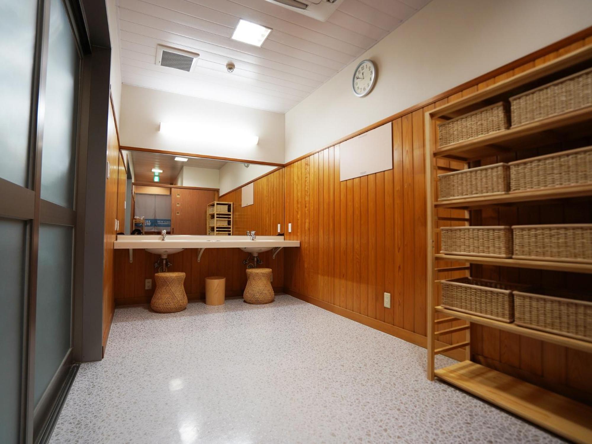 Hotel New Gaea Iizuka Екстериор снимка